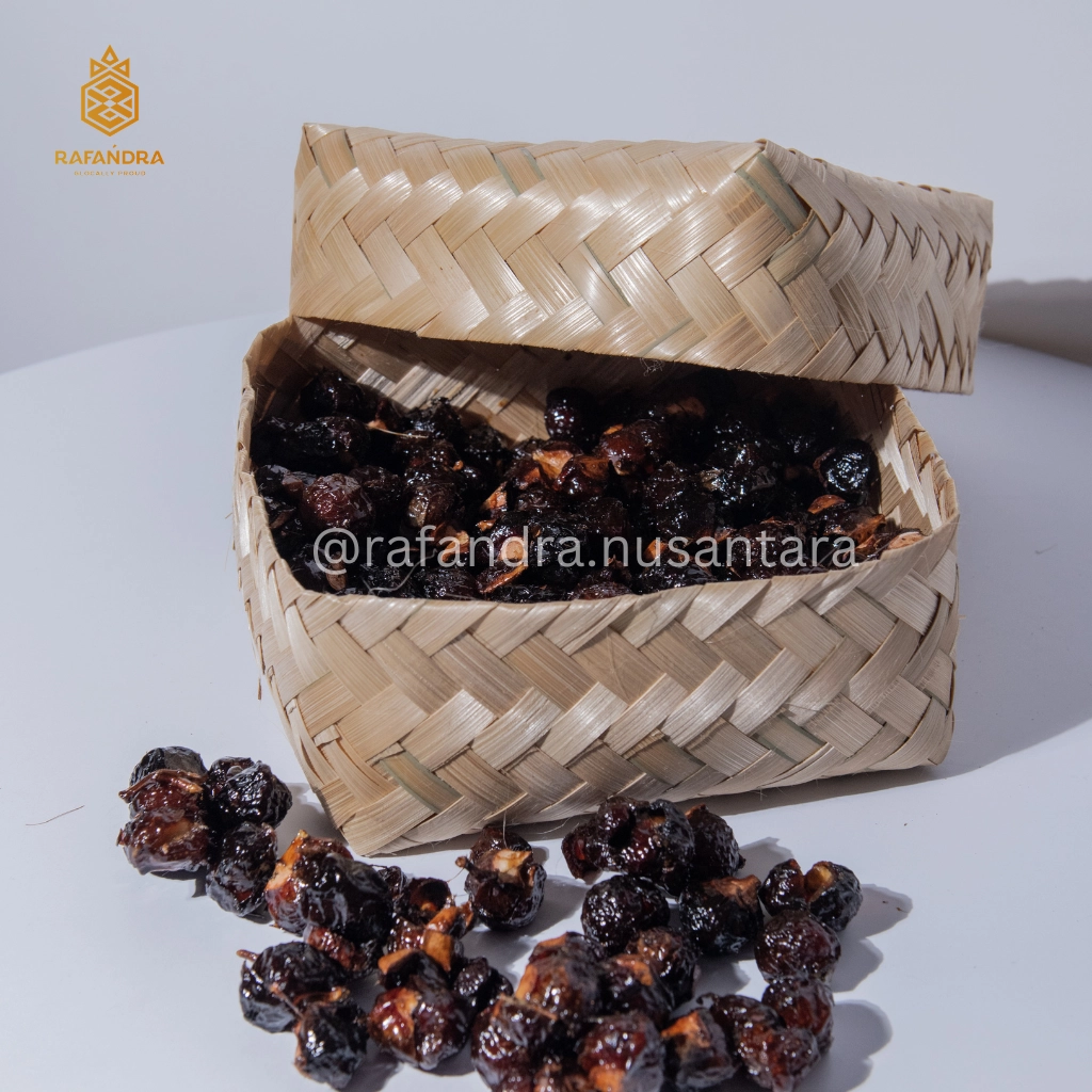 Rafandra Peeled Lerak 1 Kg in Bamboo Basket (LR-BH1)