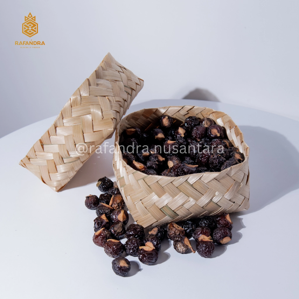Rafandra Whole Lerak 1 Kg in Bamboo Basket (LR-BH4)